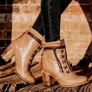 Freebird Bailey size 8 in Taupe